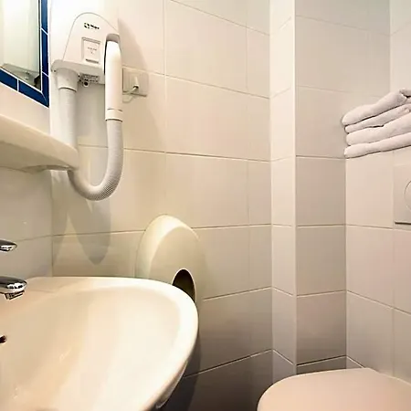 Отель Atlantic 3*